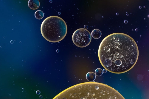 Foto che mostra particelle di olio e di acqua che non si uniscono.