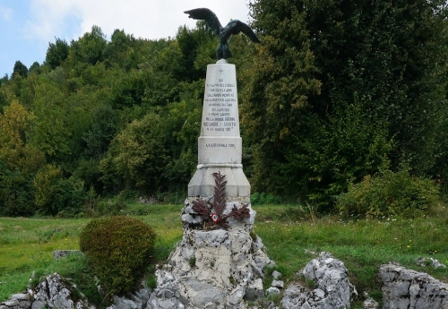 Foto del monumento commemorativo dedicato a Riccardo Giusto.